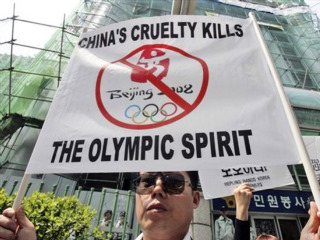 A crueldade de China mata o espírito olímpico; clic para aumentar